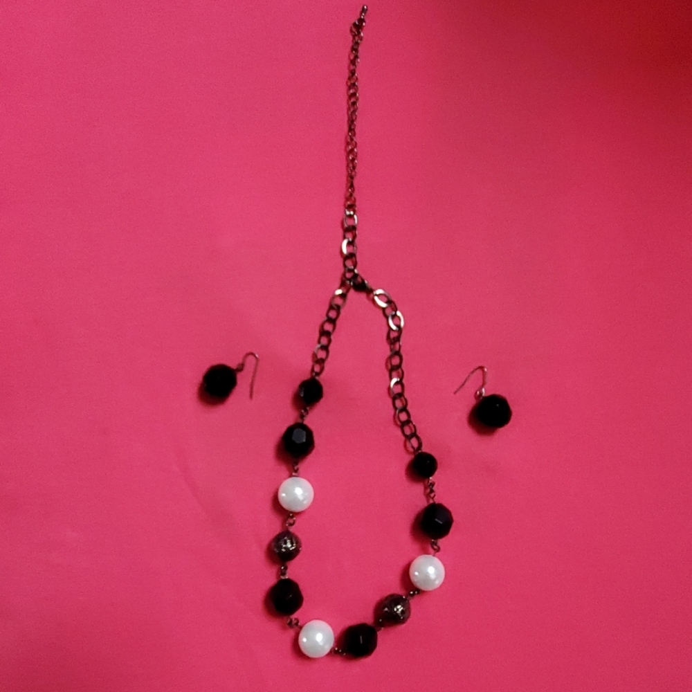 FREE w/ PURCHASE***Necklace & Earring Set
